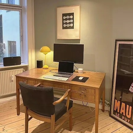Design Flat With Stucco In Central Norrebro *
